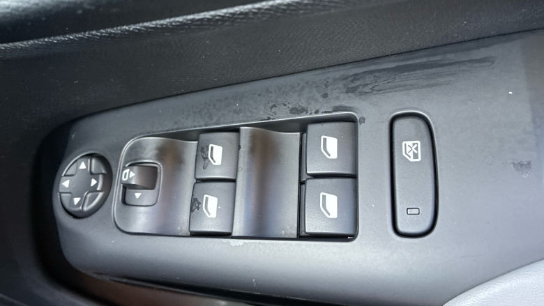 Citroen C5 Aircross 1.2 Hybrid 136 E-series 5dr e-DCS6 Petrol Hatchback